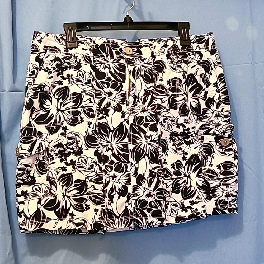 Blk/White  Skort size 12